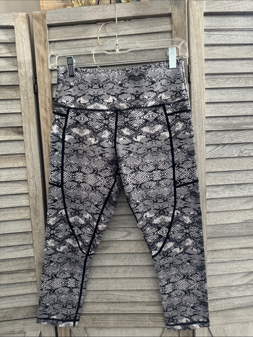 ZYIA Women’s metallic Snake-Print Leggings - Black & Gray size 6-8